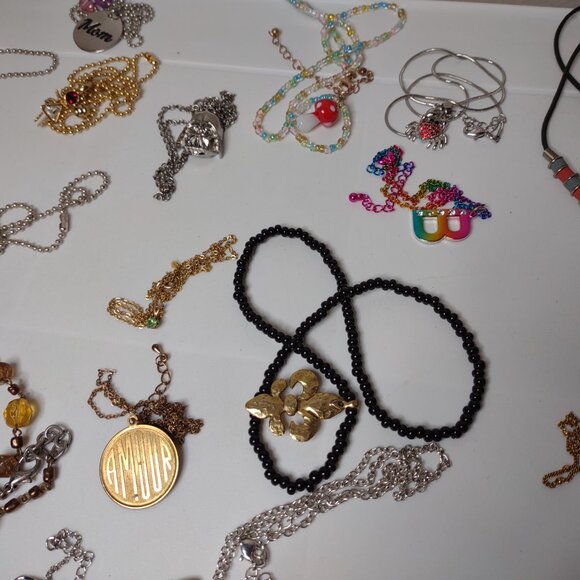 Lot Of Over 30 Pendant Necklaces - Picture 7 of 16